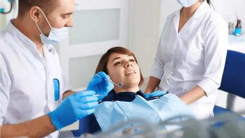 دراسة طب الأسنان في كندا