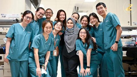 دراسة طب الأسنان في سنغافورة